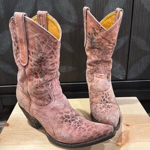 FUN Old Gringo PINK leopard boots! Distressing is part of the original design.